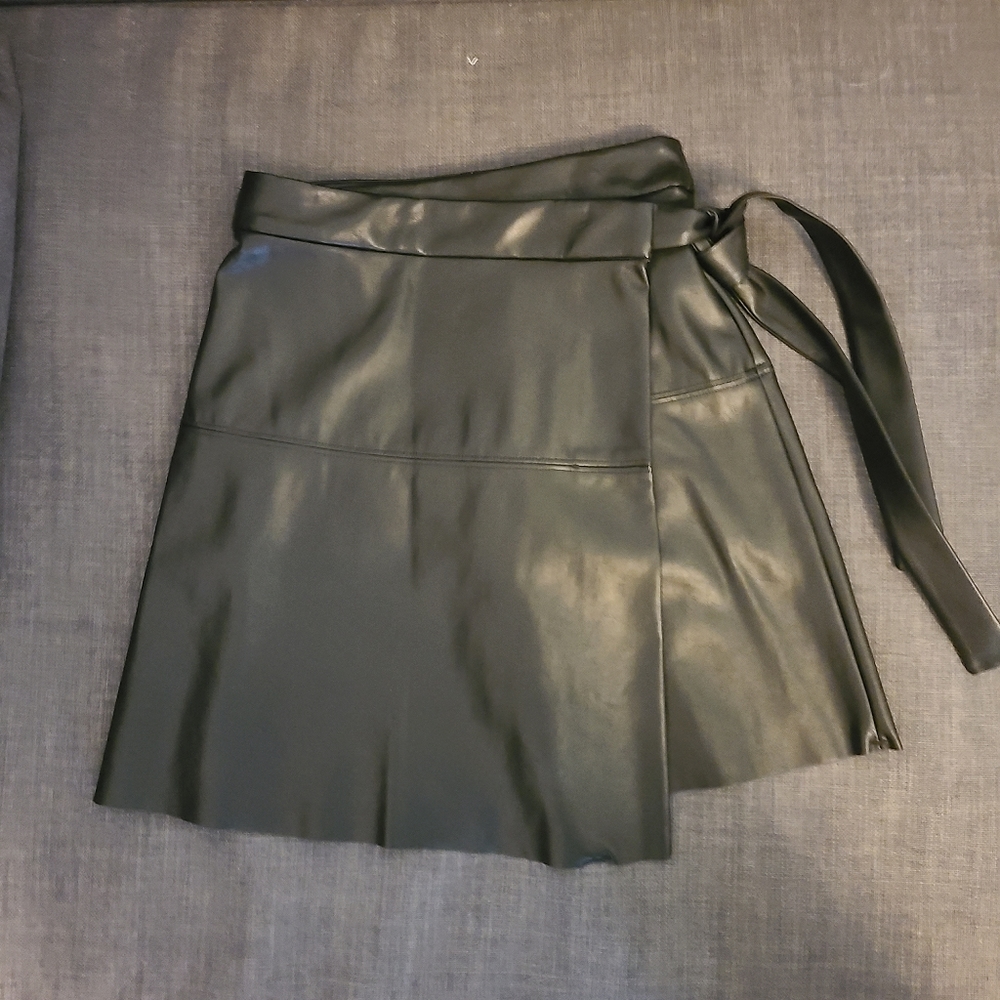 Aritzia/Wilfred Spurlock wrap skirt